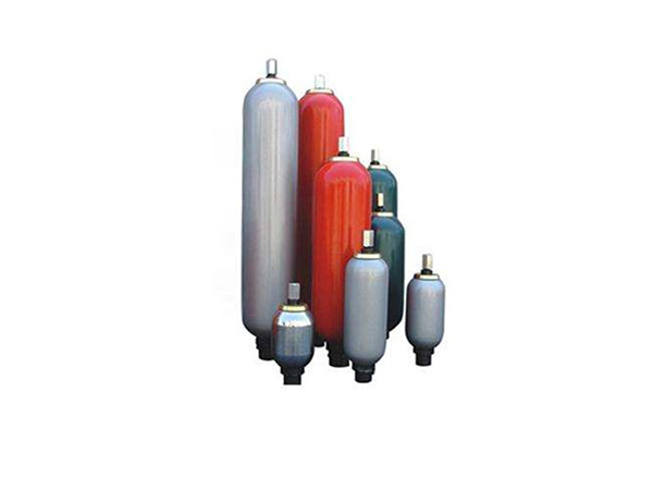 如何檢查皮囊式蓄能器皮囊壓力？