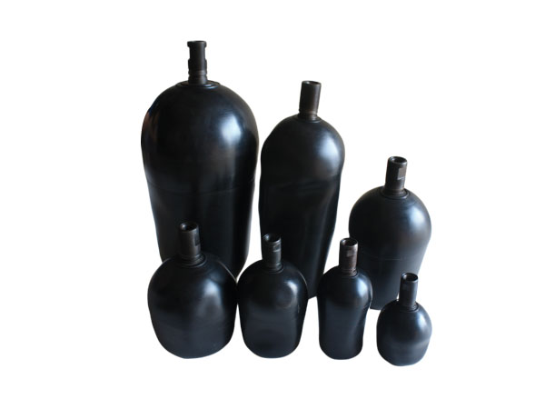 蓄能器使用在液壓系統(tǒng)儲(chǔ)存油液的作用？