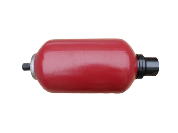 如何保證活塞式蓄能器充氣壓力合適？